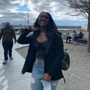 Meet your Posher, Elaine